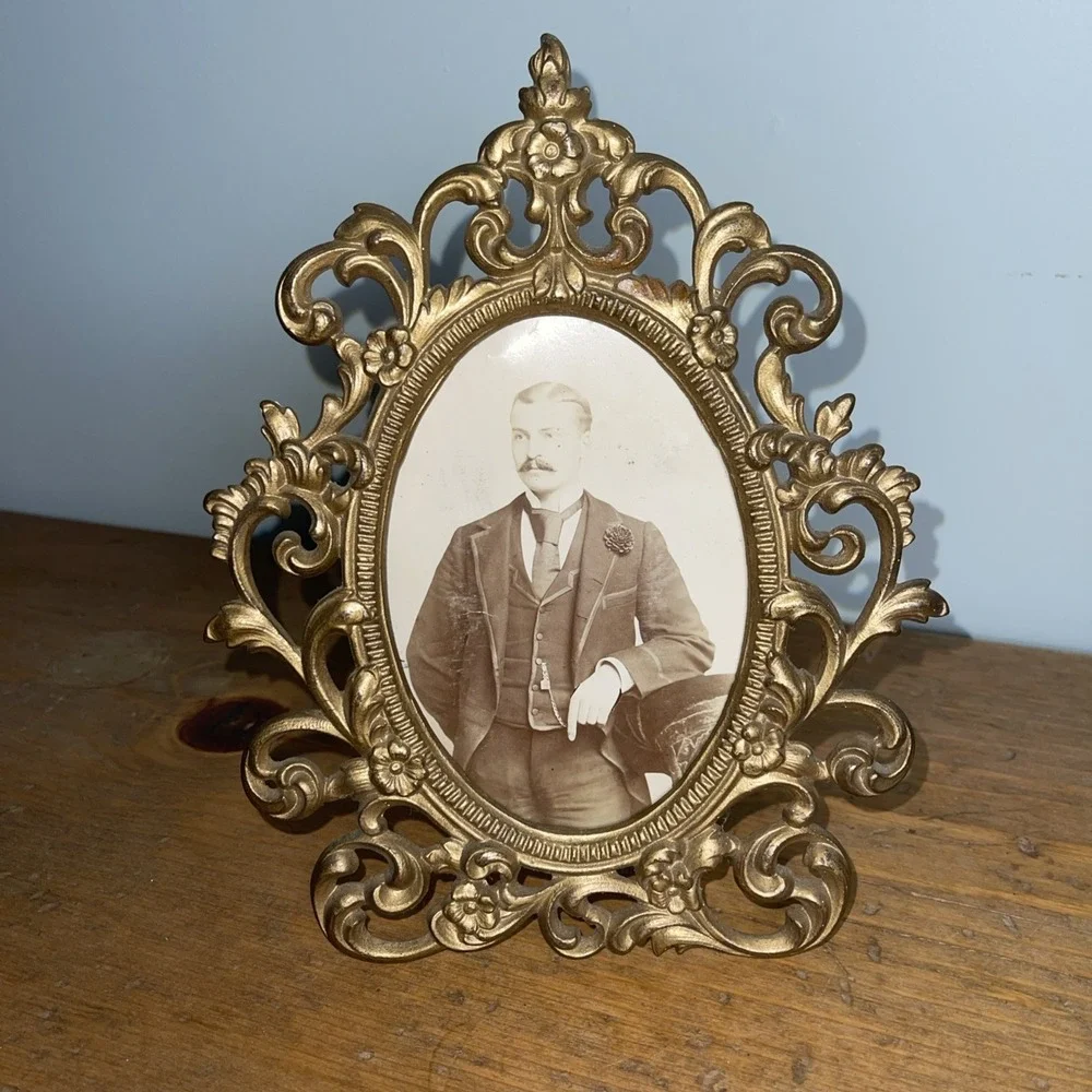 Antique Portrait Cameo Gold Brass Easel Photo Picture Frame Victorian Man‎
